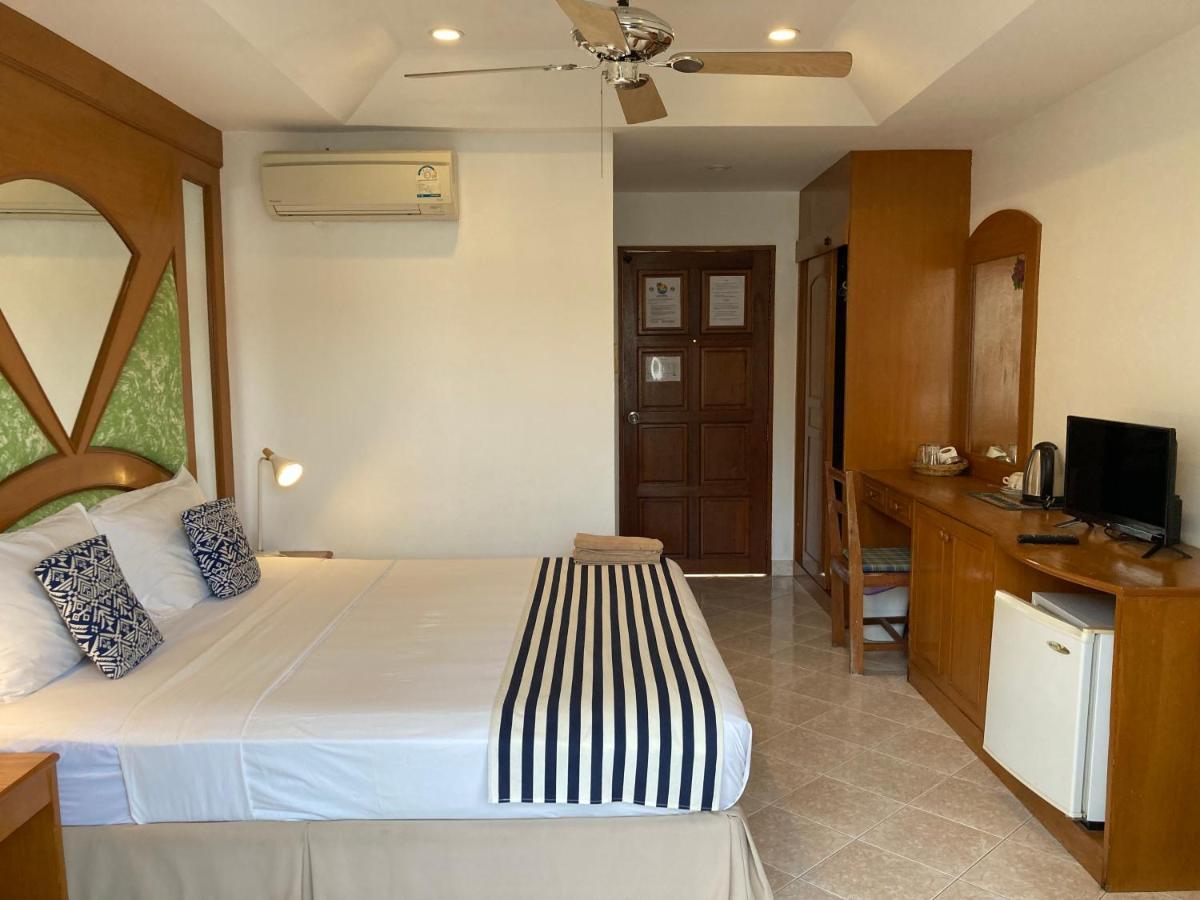 Waree'S Guesthouse Pantai Kata Luaran gambar