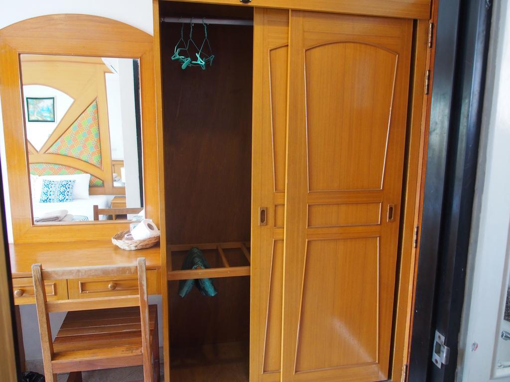 Waree'S Guesthouse Pantai Kata Luaran gambar