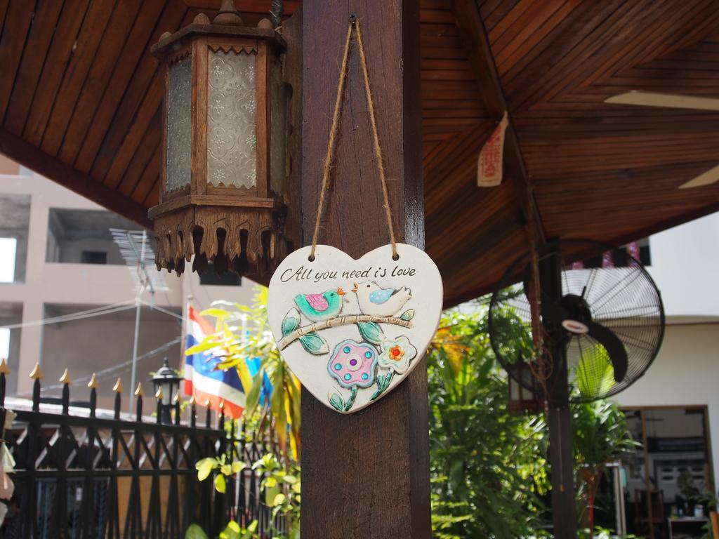 Waree'S Guesthouse Pantai Kata Luaran gambar