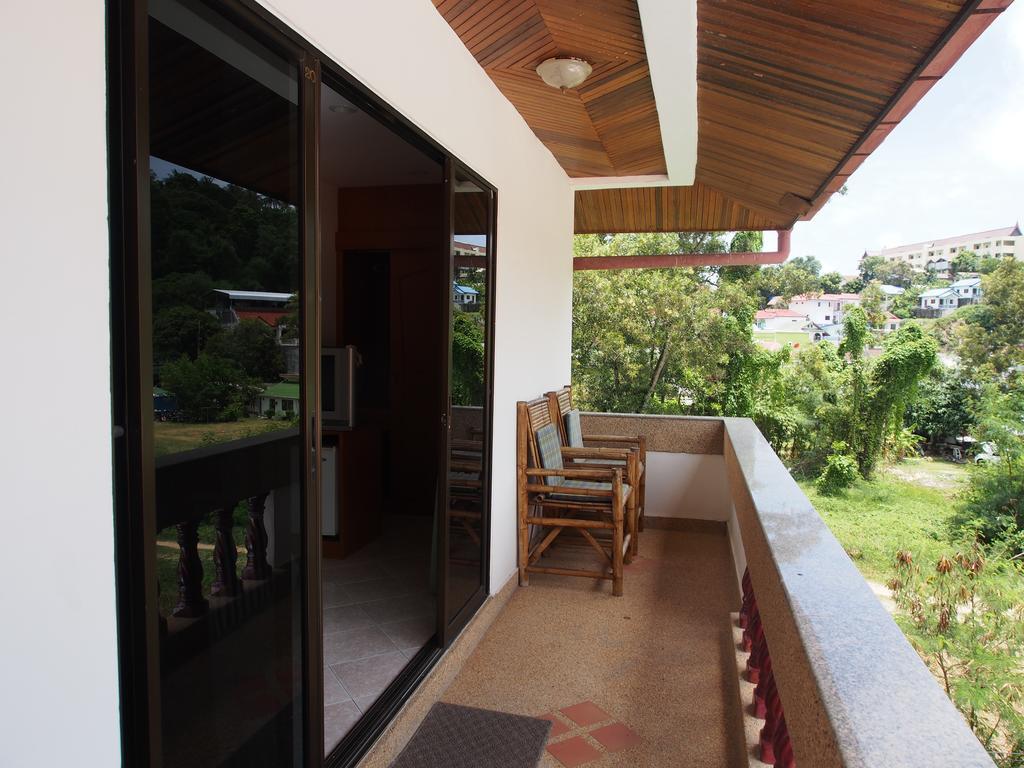 Waree'S Guesthouse Pantai Kata Luaran gambar