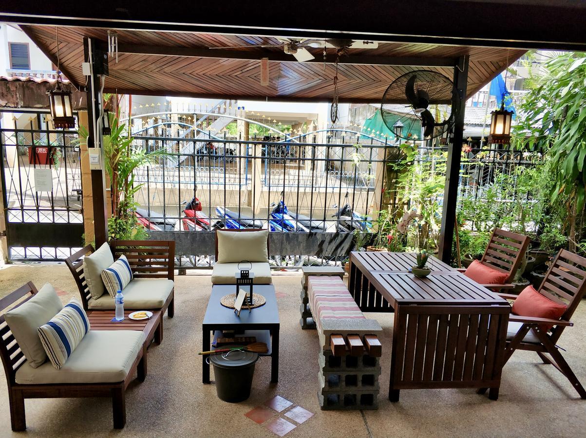 Waree'S Guesthouse Pantai Kata Luaran gambar
