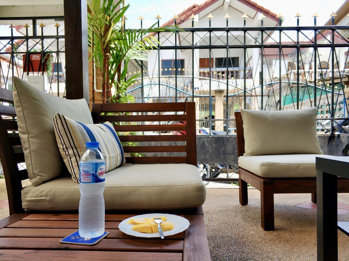 Waree'S Guesthouse Pantai Kata Luaran gambar