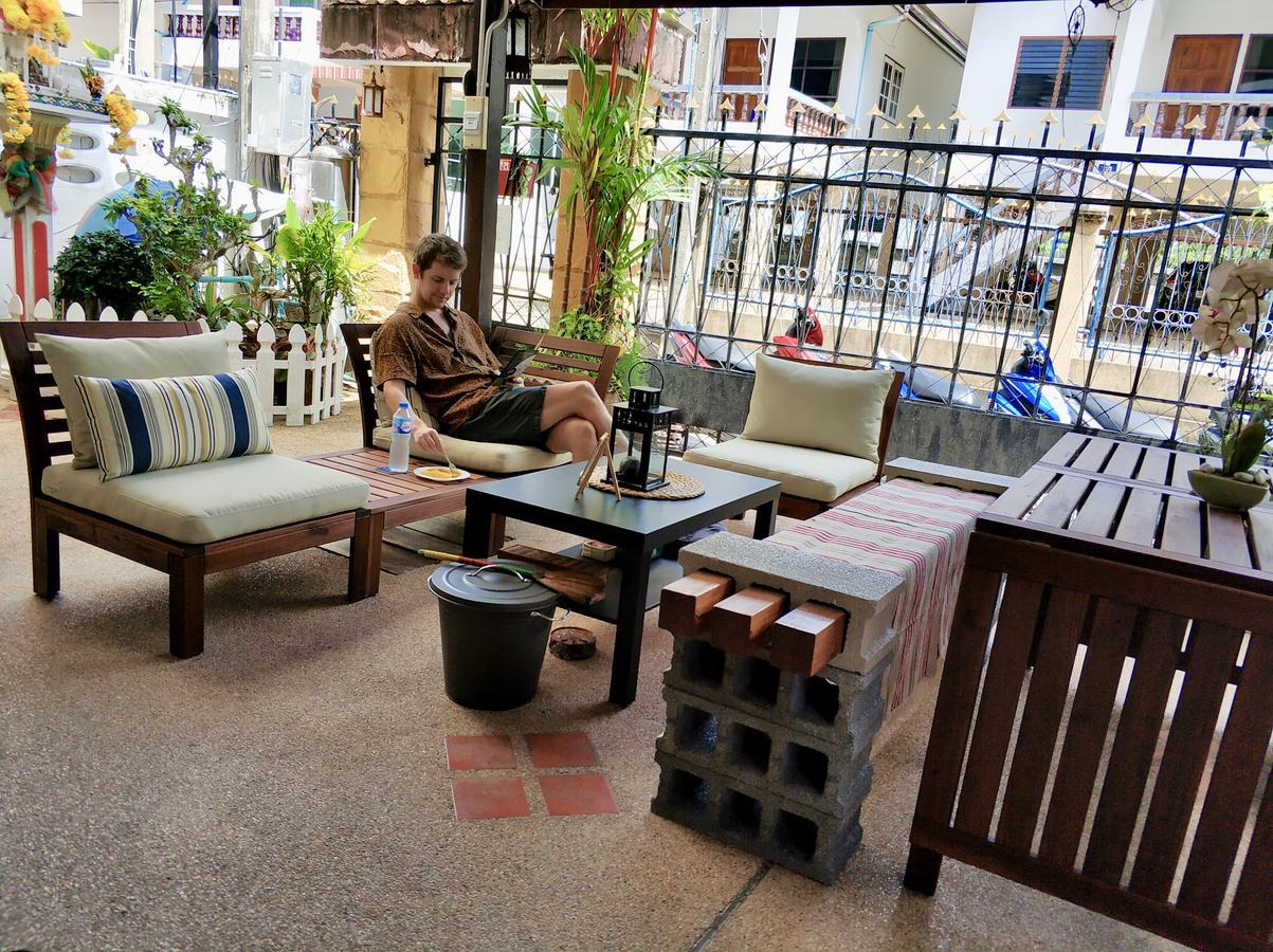 Waree'S Guesthouse Pantai Kata Luaran gambar