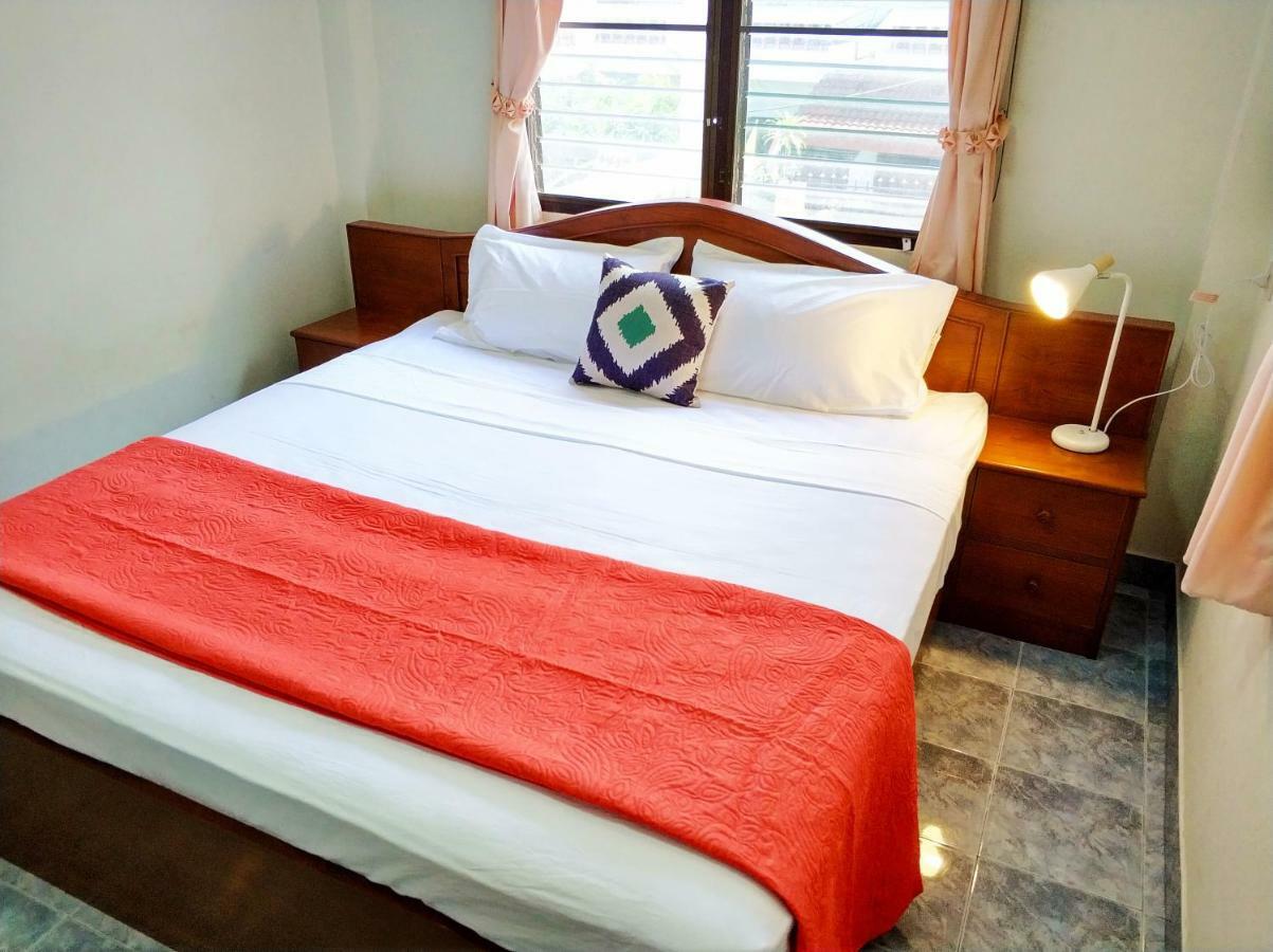 Waree'S Guesthouse Pantai Kata Luaran gambar