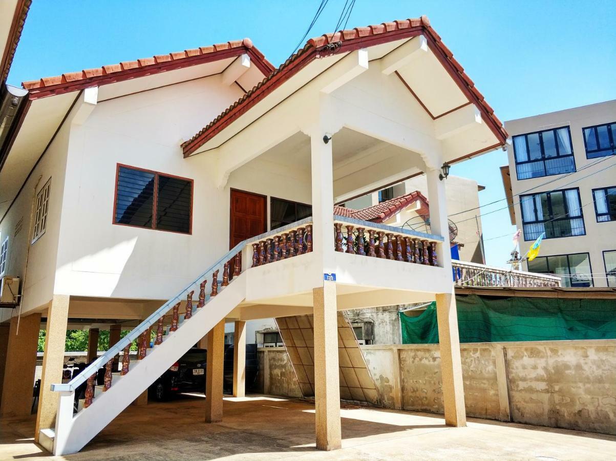 Waree'S Guesthouse Pantai Kata Bilik gambar