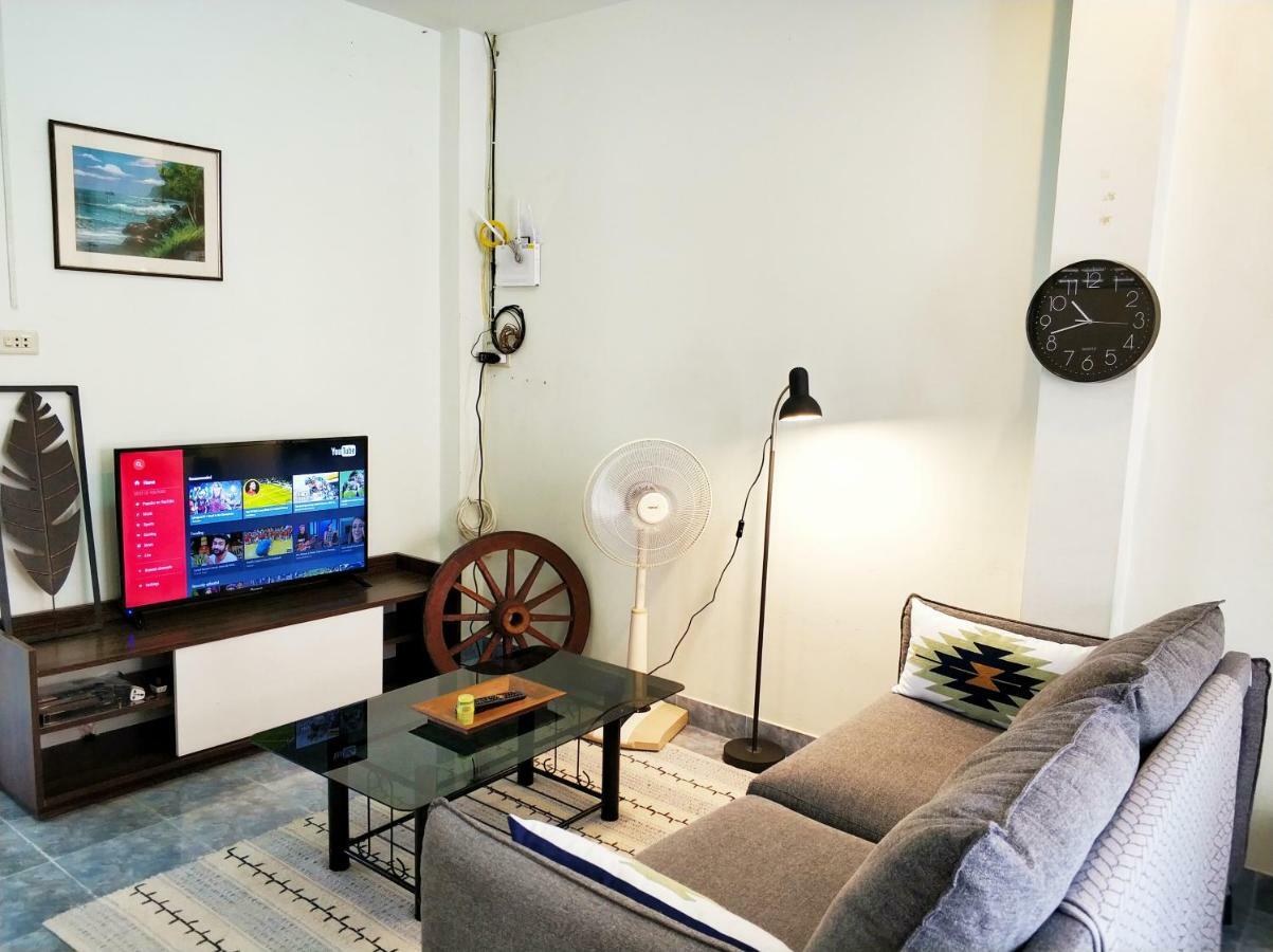Waree'S Guesthouse Pantai Kata Luaran gambar